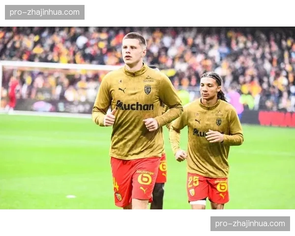 朗斯2-0完胜摩纳哥，跑动数据显示主队在防守三区的冲刺次数是客队的三倍